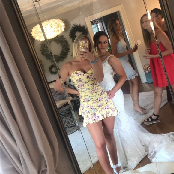 Strapless yellow dress! - Picture 3 of 3